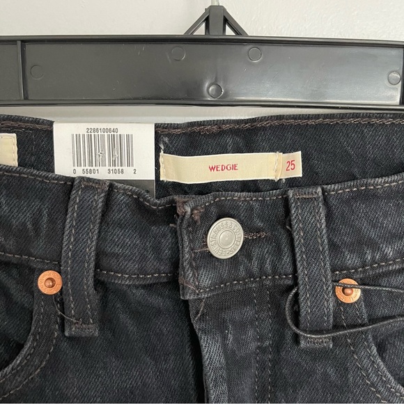Levi’s Wedgie Jeans - Picture 2 of 3